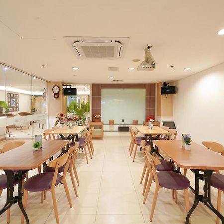 Heef Hotel Jakarta Exterior foto
