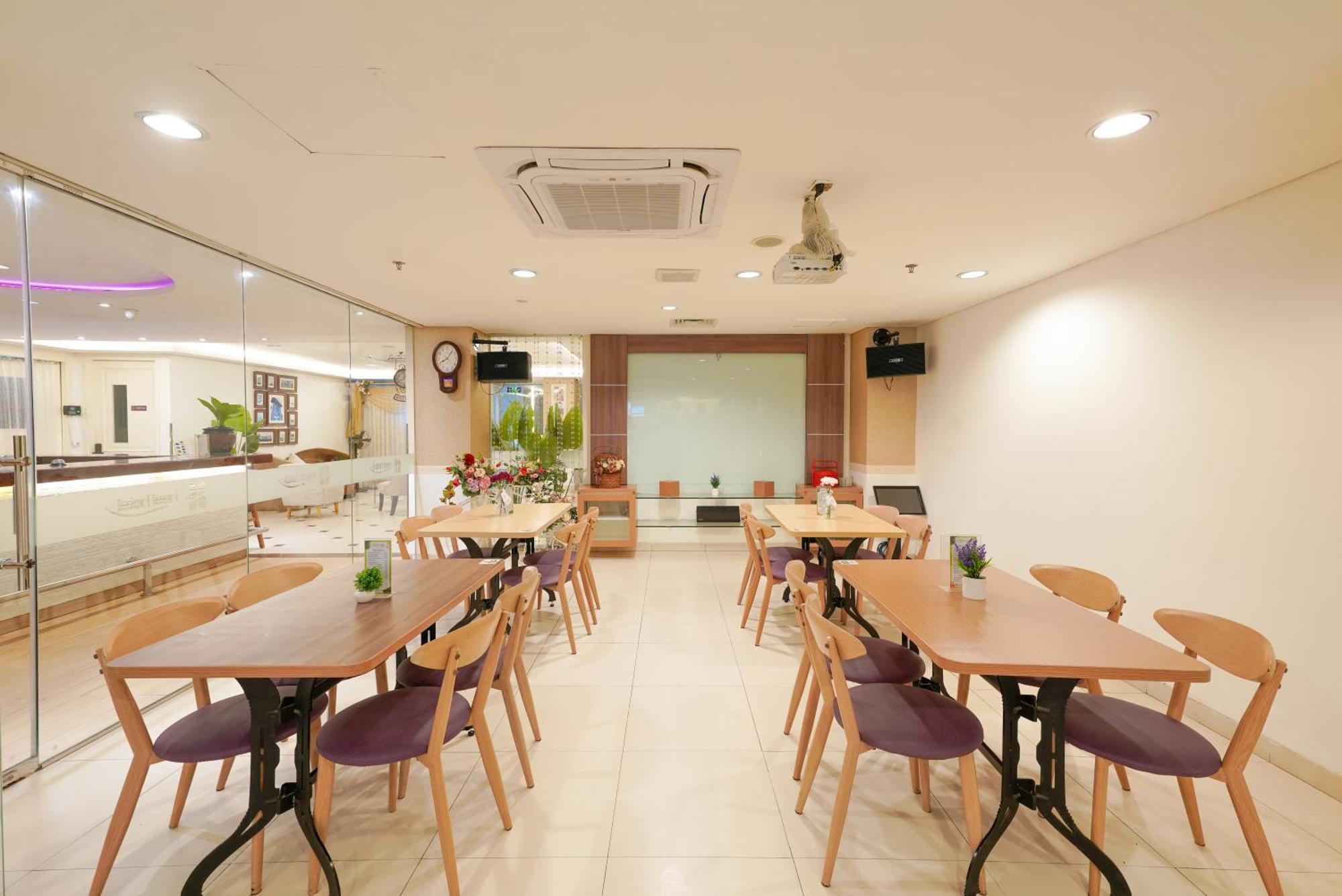 Heef Hotel Jakarta Exterior foto