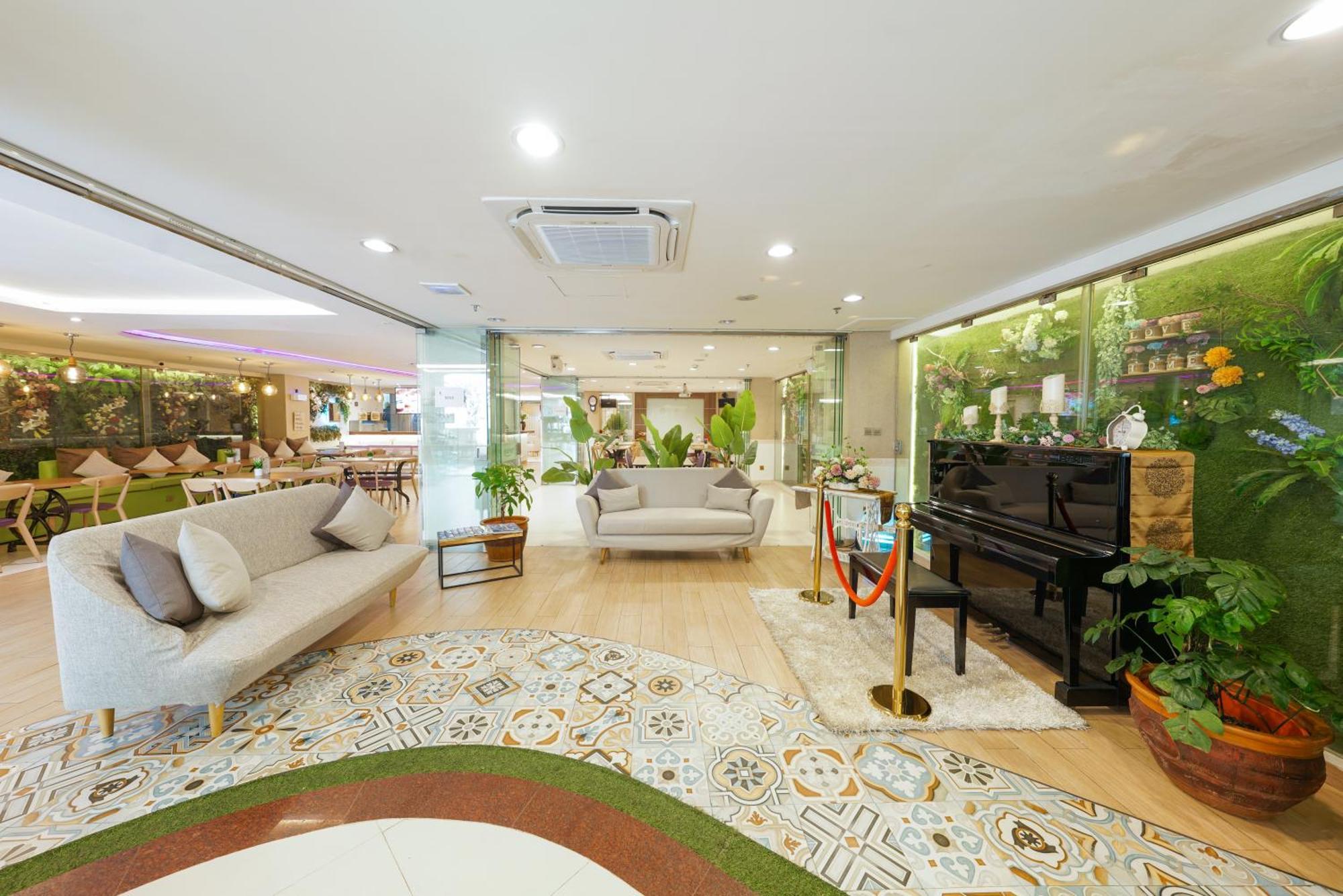 Heef Hotel Jakarta Exterior foto